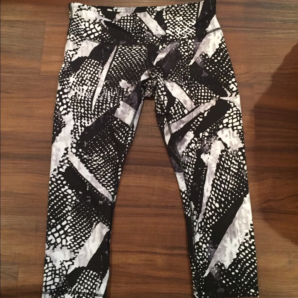 Authentic Lululemon Wonder Under capris. Size 10